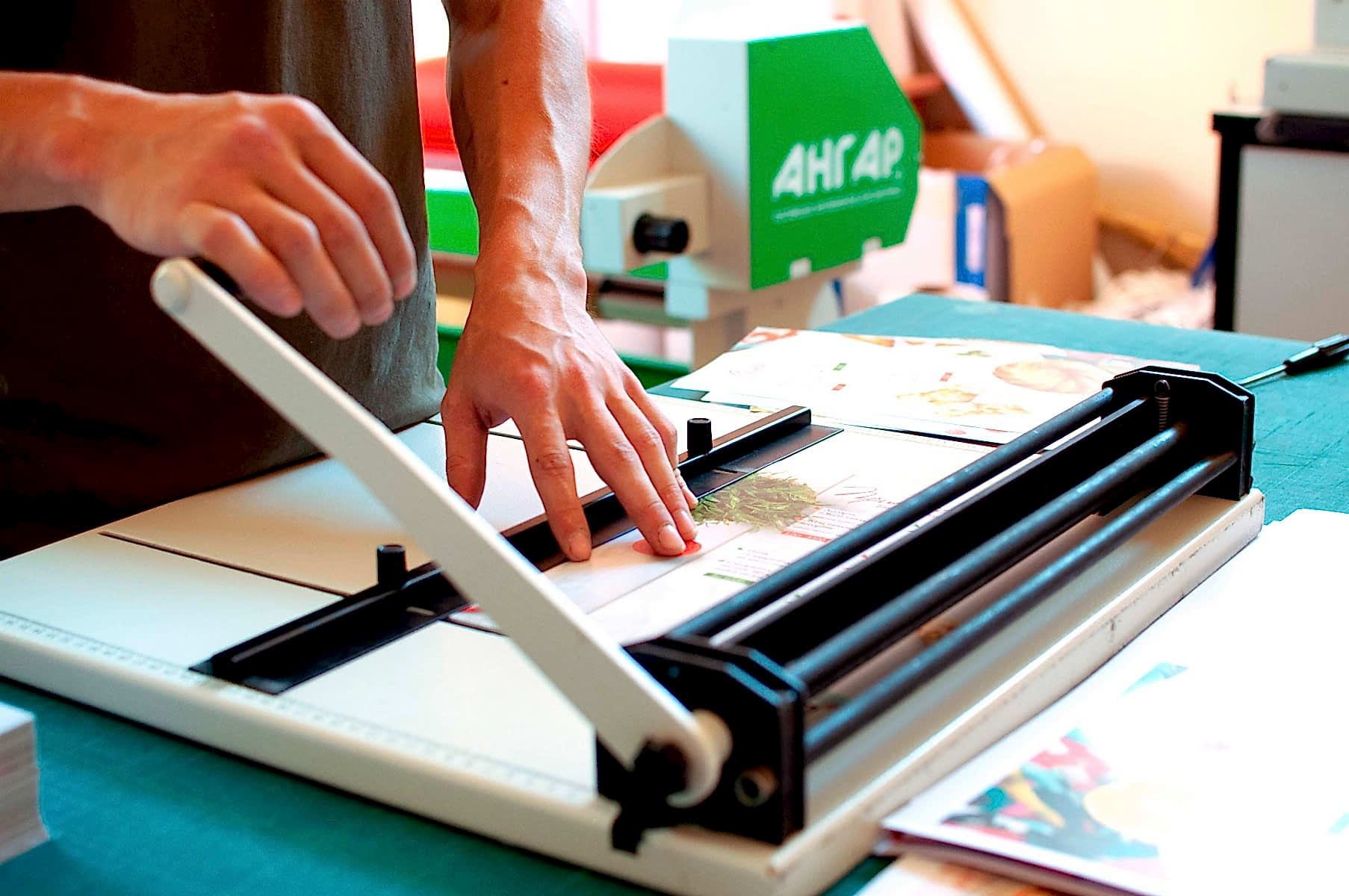 Резка полиграфической продукции